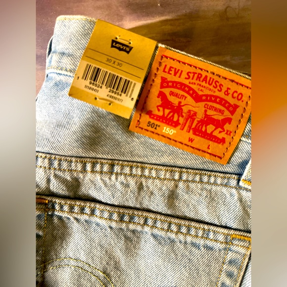 NWT | 30x30 Levi 501’s highwaist mom jeans | tapered ankle | slight distressed - Picture 7 of 10